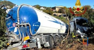 Camion coinvolto in un incidente sulla Pievaiola, soccorso il conducente