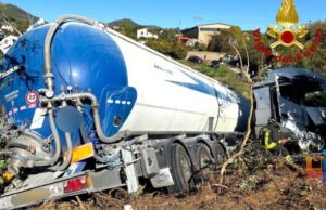 Camion coinvolto in un incidente sulla Pievaiola, soccorso il conducente
